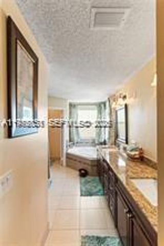 1071 SW 101st Ter, Pembroke Pines, FL 33025