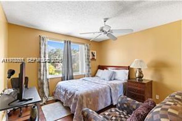 1071 SW 101st Ter, Pembroke Pines, FL 33025