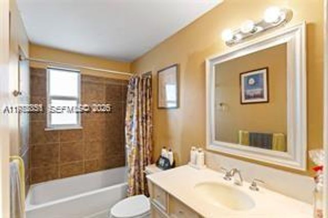 1071 SW 101st Ter, Pembroke Pines, FL 33025