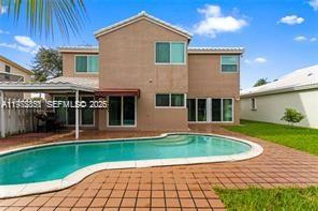 1071 SW 101st Ter, Pembroke Pines, FL 33025