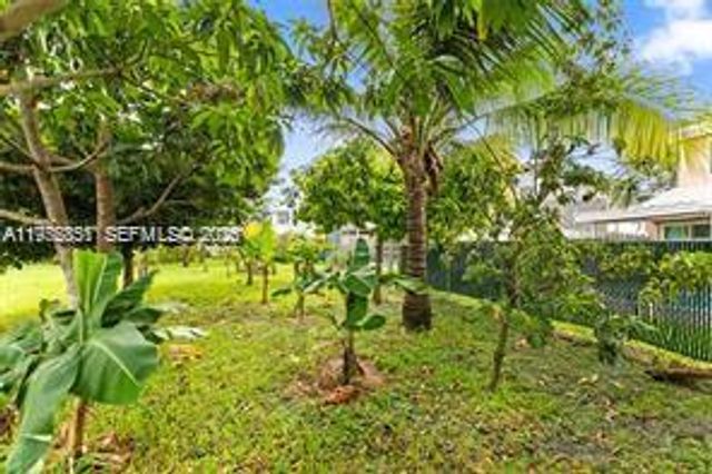 1071 SW 101st Ter, Pembroke Pines, FL 33025