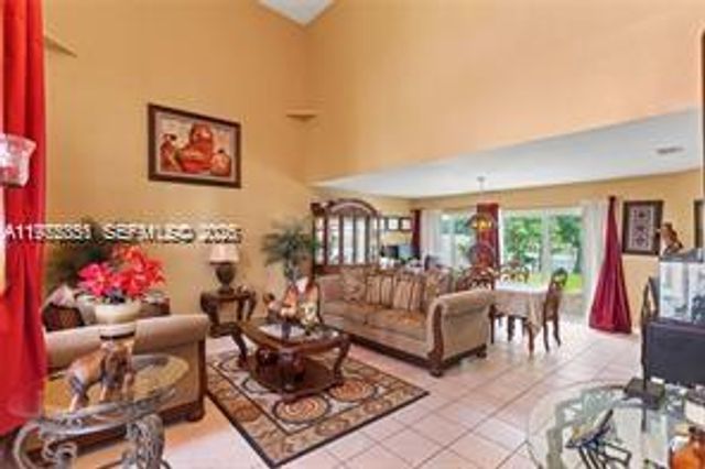 1071 SW 101st Ter, Pembroke Pines, FL 33025