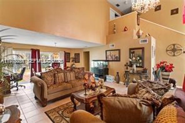 1071 SW 101st Ter, Pembroke Pines, FL 33025