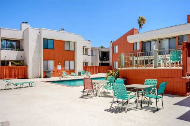 7211 Cozycroft 16, Winnetka, CA 91306