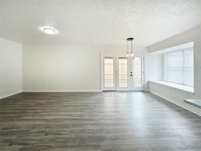 9843 Stableway Drive, Houston, TX 77065