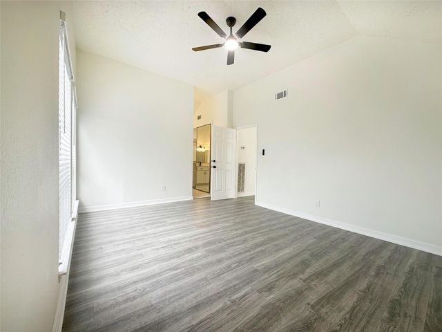 9843 Stableway Drive, Houston, TX 77065