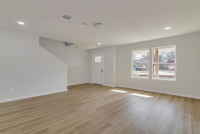 333 N Field Street, Burleson, TX 76028