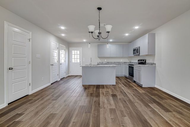 333 N Field Street, Burleson, TX 76028