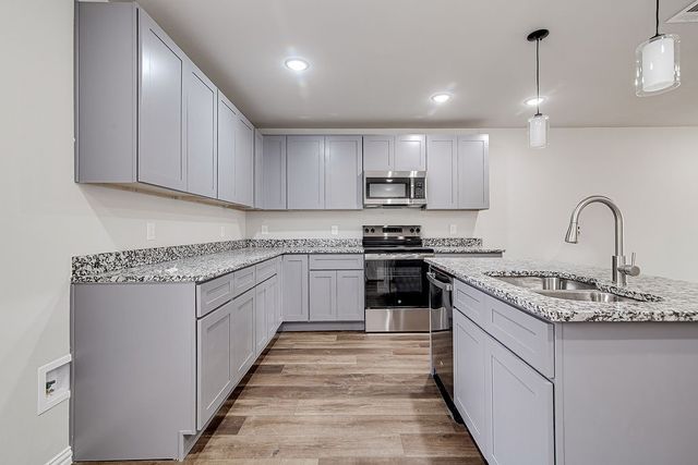 333 N Field Street, Burleson, TX 76028