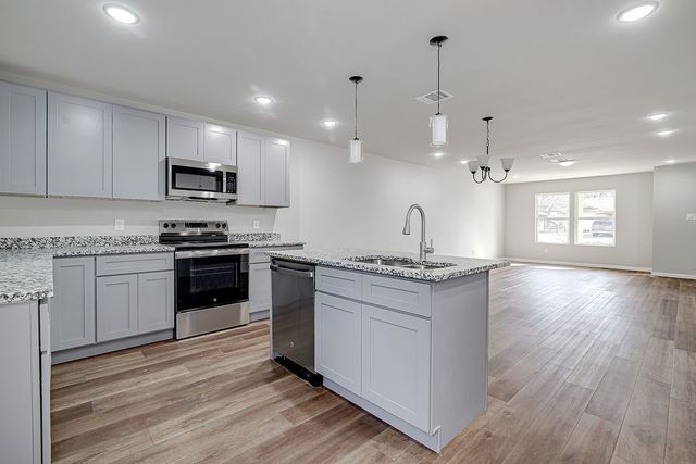 333 N Field Street, Burleson, TX 76028