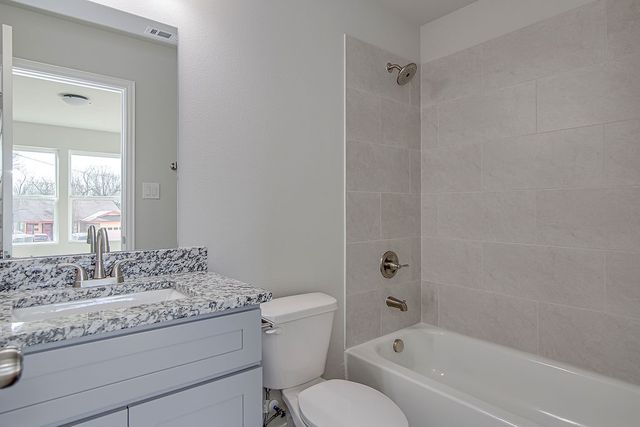 333 N Field Street, Burleson, TX 76028