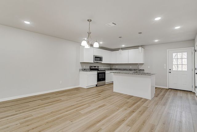 333 N Field Street, Burleson, TX 76028