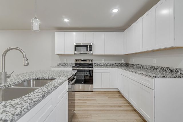 333 N Field Street, Burleson, TX 76028