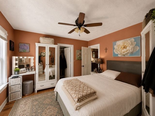14 Ellington St, Agawam, MA 01001
