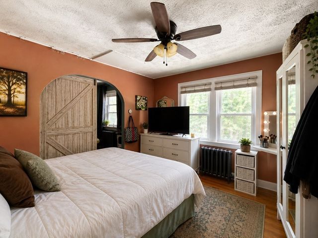 14 Ellington St, Agawam, MA 01001