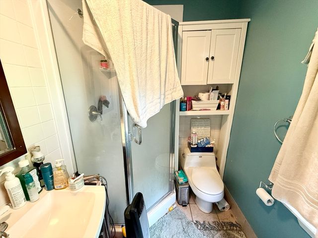 14 Ellington St, Agawam, MA 01001