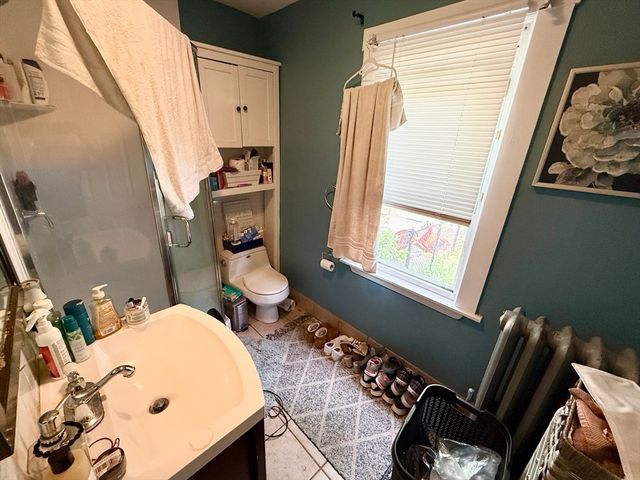 14 Ellington St, Agawam, MA 01001