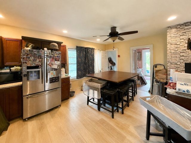 14 Ellington St, Agawam, MA 01001