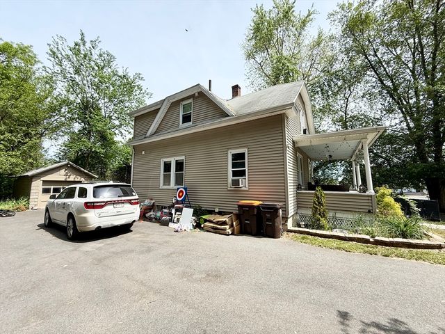 14 Ellington St, Agawam, MA 01001