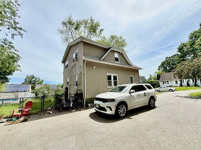 14 Ellington St, Agawam, MA 01001