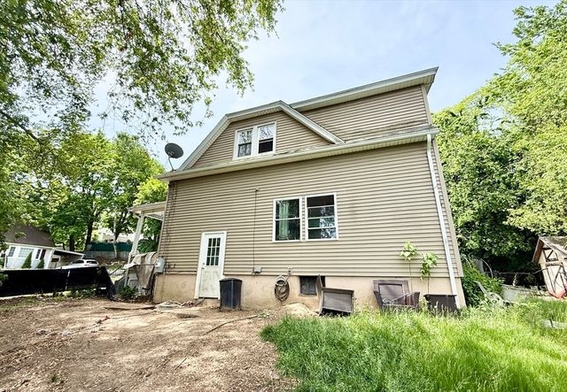 14 Ellington St, Agawam, MA 01001