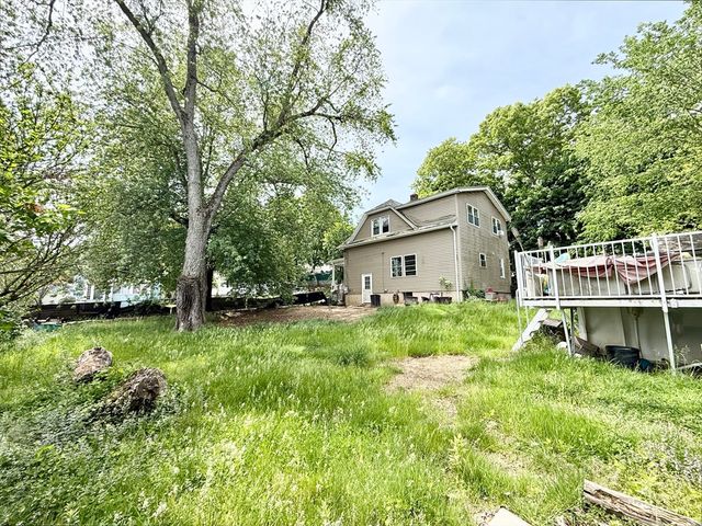 14 Ellington St, Agawam, MA 01001