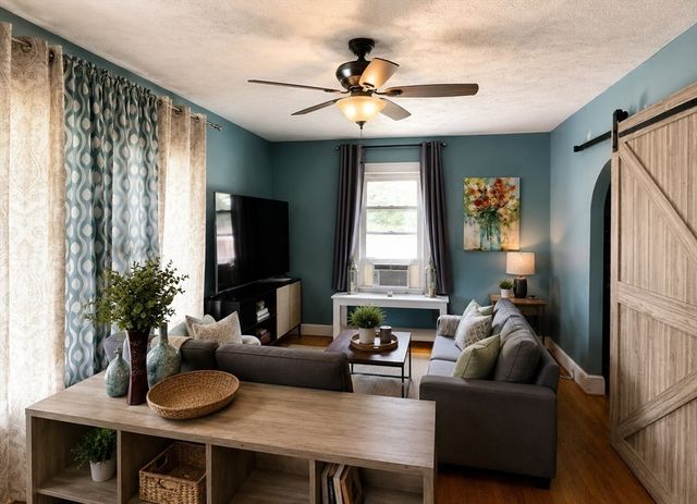 14 Ellington St, Agawam, MA 01001