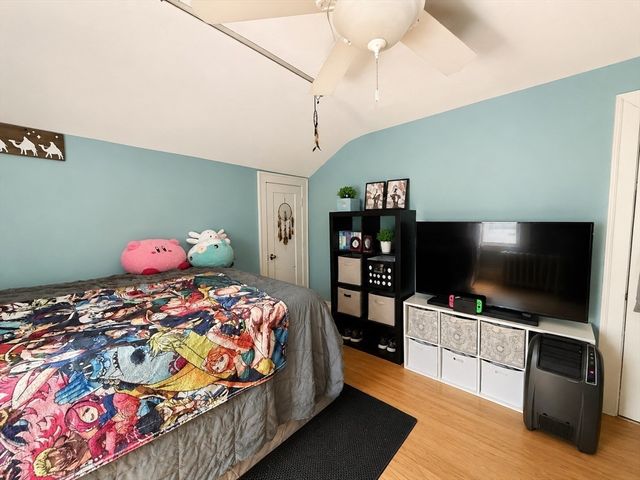 14 Ellington St, Agawam, MA 01001