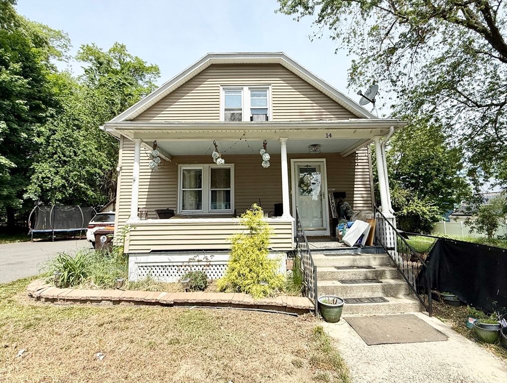 14 Ellington St, Agawam, MA 01001