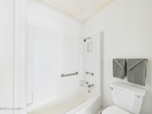 200 High Meadows Boulevard, Lafayette, LA 70507