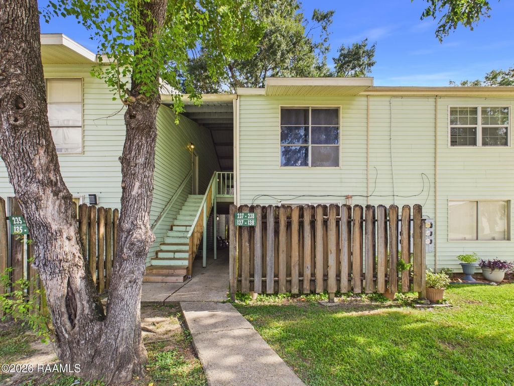 200 High Meadows Boulevard, Lafayette, LA 70507