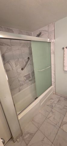 450 Raintree Court 2M, Glen Ellyn, IL 60137