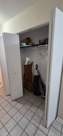 450 Raintree Court 2M, Glen Ellyn, IL 60137