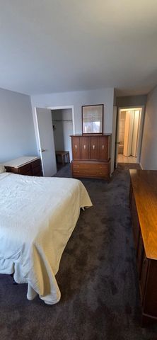 450 Raintree Court 2M, Glen Ellyn, IL 60137