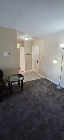 450 Raintree Court 2M, Glen Ellyn, IL 60137