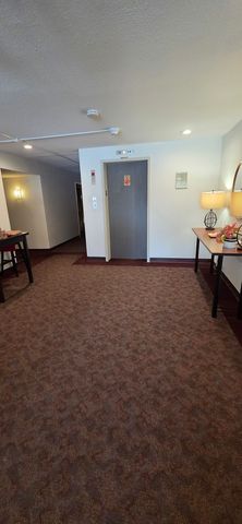 450 Raintree Court 2M, Glen Ellyn, IL 60137