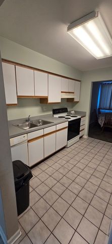 450 Raintree Court 2M, Glen Ellyn, IL 60137