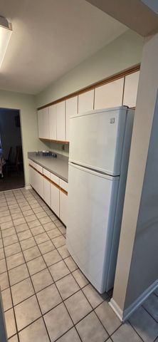 450 Raintree Court 2M, Glen Ellyn, IL 60137