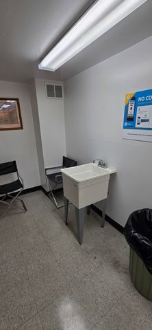 450 Raintree Court 2M, Glen Ellyn, IL 60137