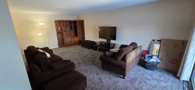 450 Raintree Court 2M, Glen Ellyn, IL 60137