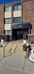 450 Raintree Court 2M, Glen Ellyn, IL 60137