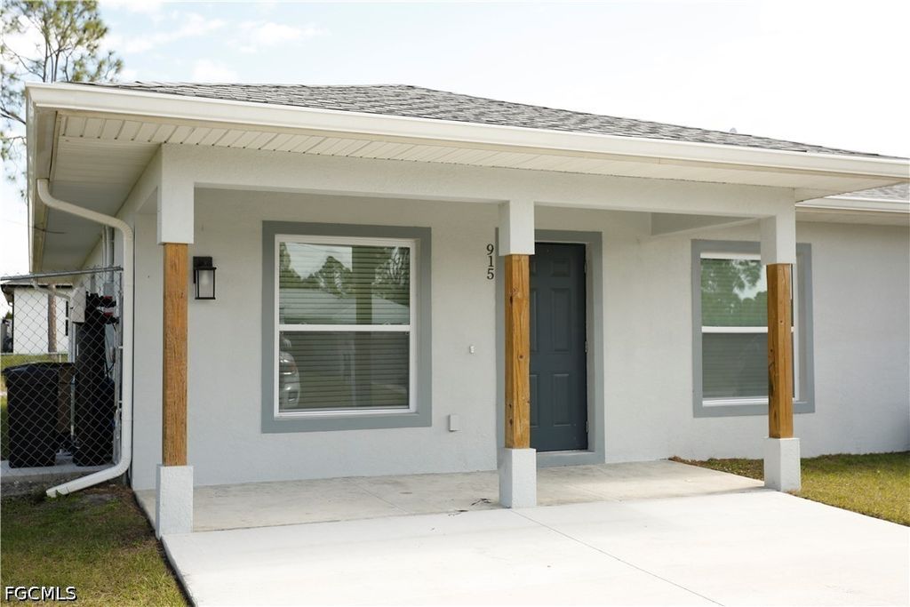 917 Graystone AVE, Lehigh Acres, FL 33974