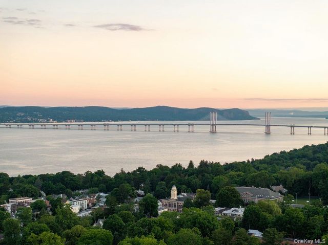 24 Marker Ridge 12, Irvington, NY 10533