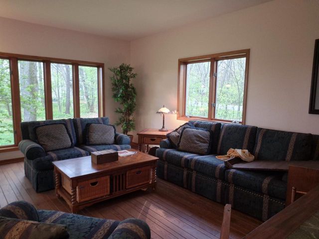 498 Meander Wood Road, Oregon, WI 53575
