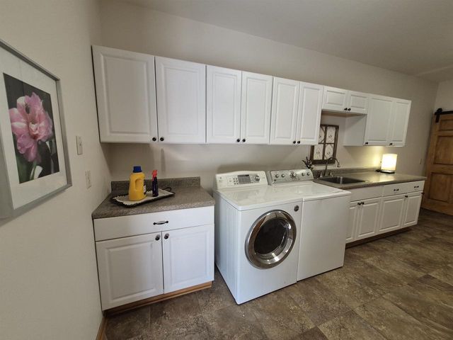 498 Meander Wood Road, Oregon, WI 53575