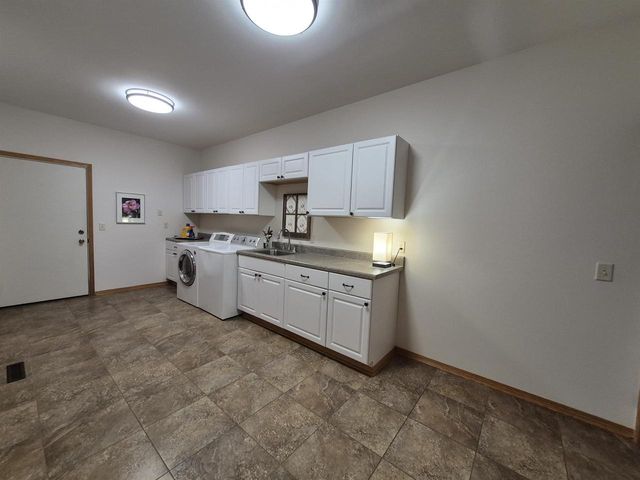498 Meander Wood Road, Oregon, WI 53575