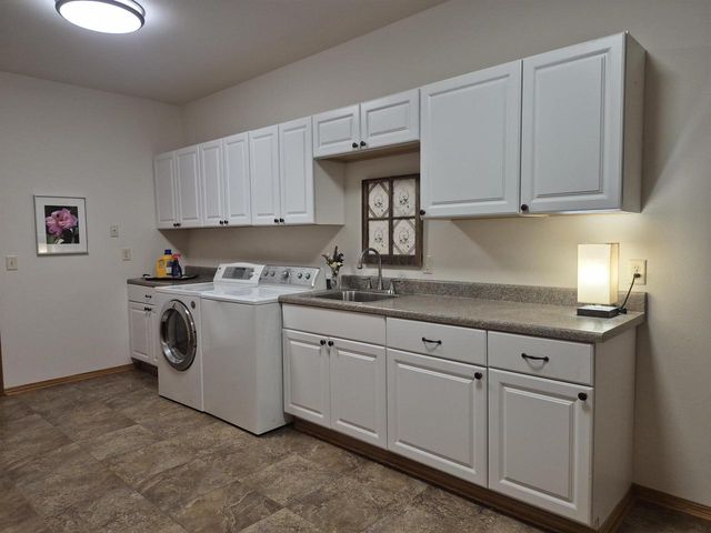 498 Meander Wood Road, Oregon, WI 53575