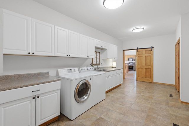 498 Meander Wood Road, Oregon, WI 53575