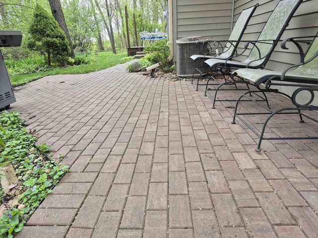 498 Meander Wood Road, Oregon, WI 53575