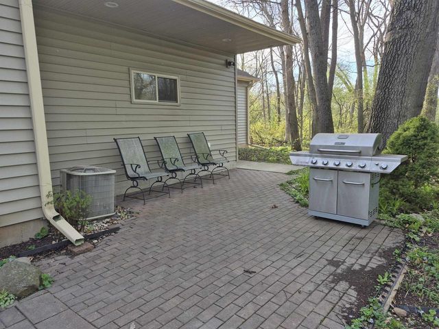 498 Meander Wood Road, Oregon, WI 53575